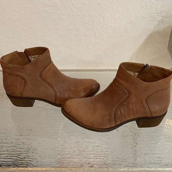 Lucky Leather Boots (Pls see video) - Picture 3 of 16